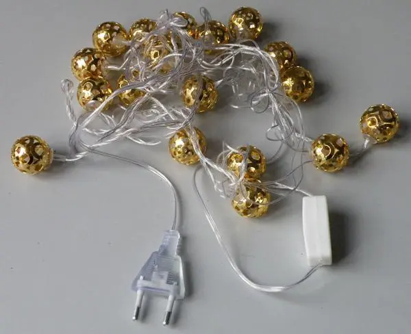 Photo de l’avis officiel: LE ROYAL LED LIGHTS Chaîne d’éclairage — risque: Brûlures & Choc électrique (A12/0798/19)
