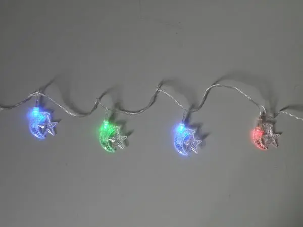 Photo from the official notice: LE ROYAL LED LIGHTS lighting chain — burns & electric shock risk (A12/0810/19)