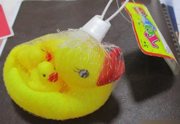 Foto dell’avviso ufficiale: Toys - LG-IMPORTS Rubber ducks Set di giocattoli in plastica — rischio: Rischio chimico & Ostruzione delle vie aeree