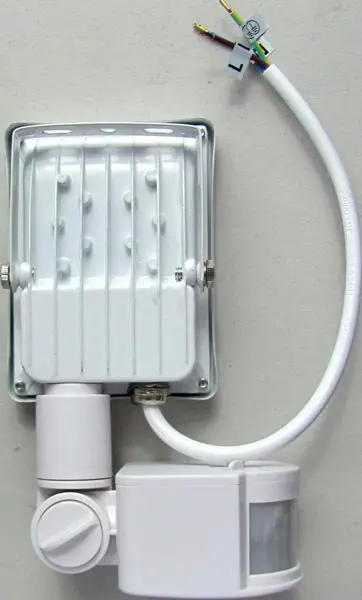 Photo de l’avis officiel: Eko-Light Naswietlacz LED 10 W z czujnikiem ruchu Projecteur LED — risque: Choc électrique
