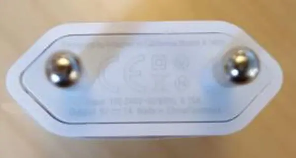 Photo de l’avis officiel: Chargeur USB — risque: Choc électrique & Incendie