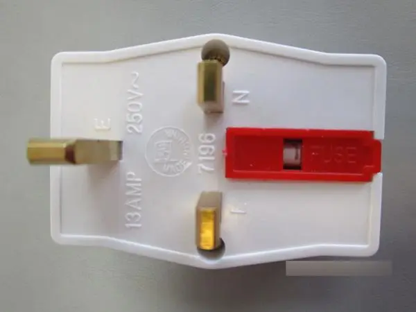 Foto do aviso oficial: Yip's Adaptador de viagem — risco: Choque elétrico
