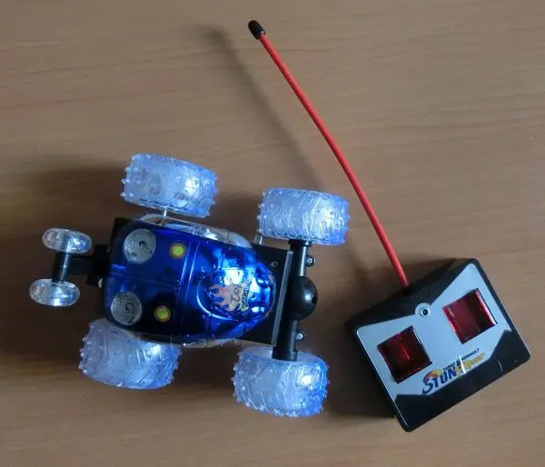 Photo de l’avis officiel: JIN XING TOYS STUNT RADIO CONTROL Voiture télécommandée — risque: Environnement