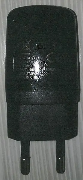 Photo de l’avis officiel: EKA EKA-Q27 USB Hybrid Charger Chargeur USB — risque: Choc électrique