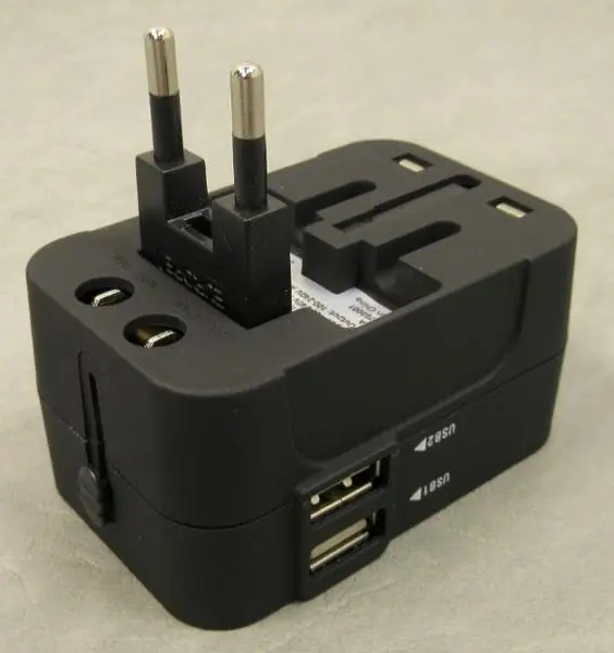 Foto do aviso oficial: Arcas Universal Travel Adaptor Adaptador de viagem — risco: Choque elétrico