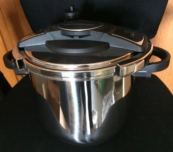 Photo de l’avis officiel: Bäcken Steamcook Cuiseur à pression — risque: Blessures
