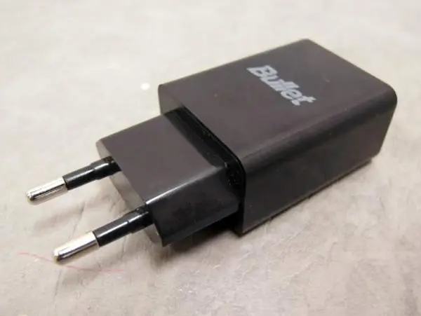Foto uit de officiële melding: Bullet USB travel charger USB-oplader — risico: Elektrische schok