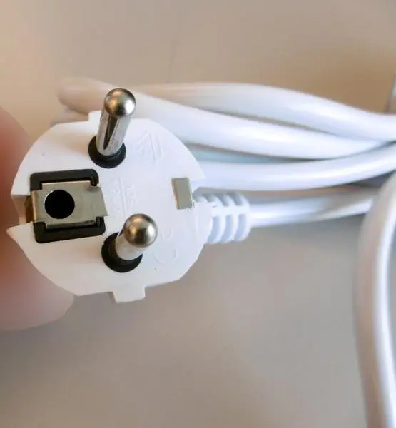 Photo de l’avis officiel: SLM Mobile Power Socket Plomb d’extension du secteur — risque: Choc électrique