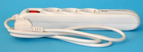Foto del aviso oficial: AOBOER (on the product) Tischsteckdose / Asztali elosztó Cable de extensión de la red — riesgo: Choque eléctrico