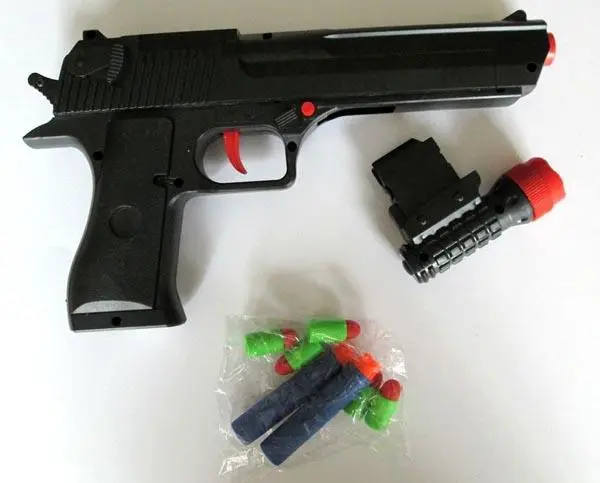 Foto aus der offiziellen Meldung: Play with Me Black Series Gun Spielzeugpistole — Risiko: Sehschaden