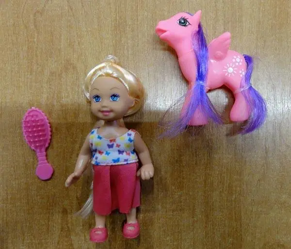 Foto do aviso oficial: Gazelo Toys Fairy Girl &amp; Pegasus Conjunto de bonecas de plástico — risco: Químico