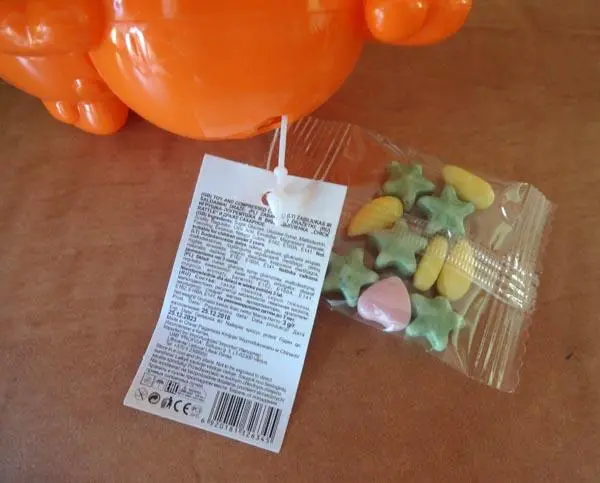 Foto do aviso oficial: Chick Rattle and compressed candy Brinquedo de chocalho — risco: Engasgamento