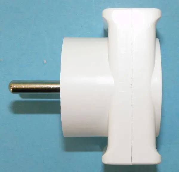Photo from the official notice: abex Adapter przenośny trzykrotny electrical socket adaptor — electric shock risk