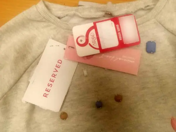 Foto aus der offiziellen Meldung: Reserved Kinderbluse — Risiko: Ersticken