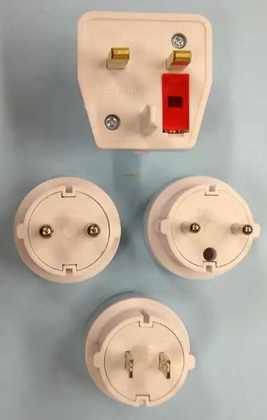 Foto aus der offiziellen Meldung: Delight TRAVEL ADAPTER Reisestecker Adapter Set — Risiko: Elektrischer Schlag