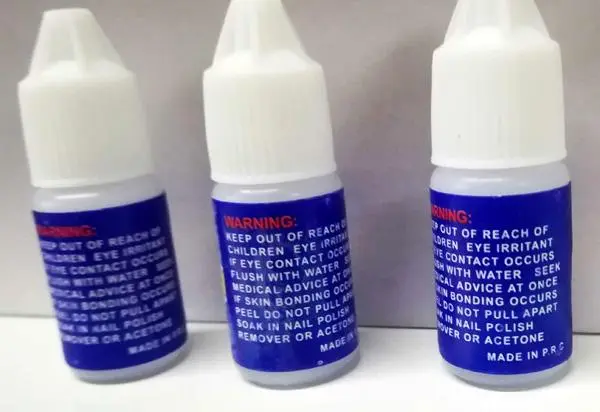 Foto dell’avviso ufficiale: UNA Bond Nail Glue Colla per unghie false — rischio: Rischio chimico