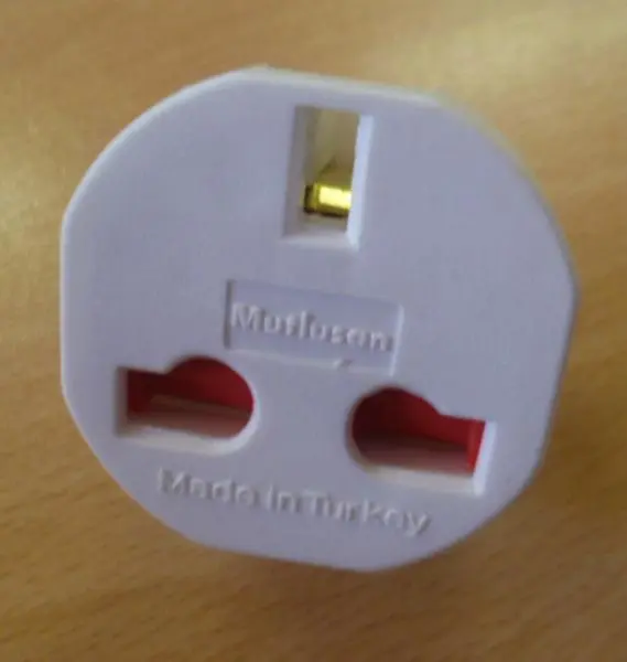 Foto aus der offiziellen Meldung: Mutlusan Reisestecker Adapter — Risiko: Elektrischer Schlag