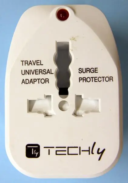 Foto dell’avviso ufficiale: TECHly TRAVEL UNIVERSAL ADAPTOR Adattatore da viaggio — rischio: Scossa elettrica