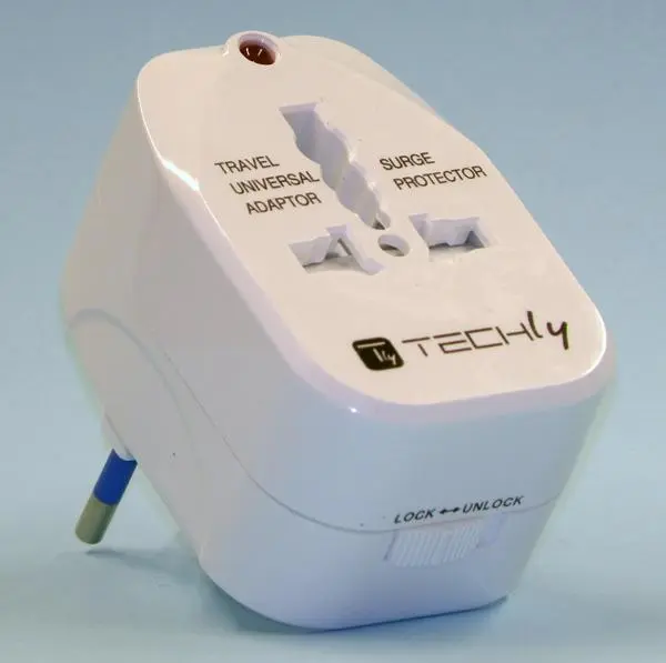 Foto dell’avviso ufficiale: TECHly TRAVEL UNIVERSAL ADAPTOR Adattatore da viaggio — rischio: Scossa elettrica