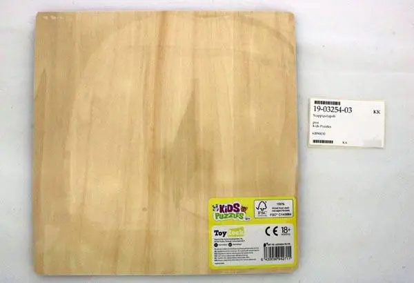 Foto aus der offiziellen Meldung: Brain games Holzpuzzle — Risiko: Ersticken