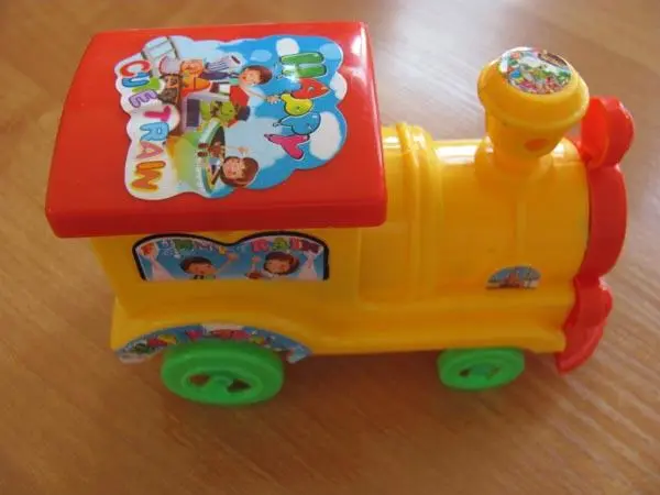 Photo de l’avis officiel: Toys Toys Funny Train / Happy Train / Cute Train Tirez le jouet — risque: Étouffement & Coupures