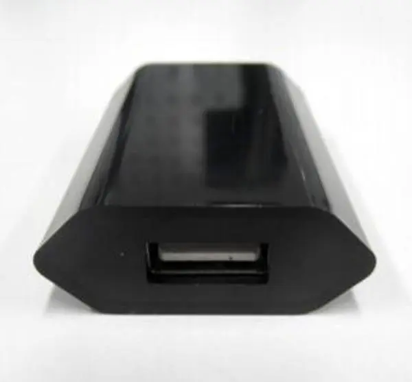 Foto aus der offiziellen Meldung: OKCS OKCS USB Ladegerät Adapter — Risiko: Elektrischer Schlag