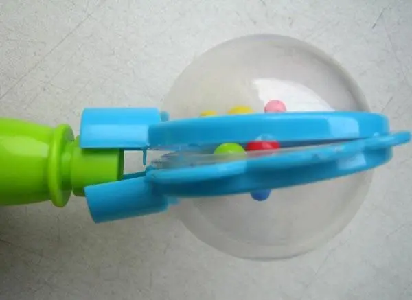 Foto aus der offiziellen Meldung: Babyono Rattle Rasselspielzeug — Risiko: Ersticken