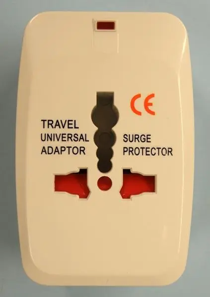 Photo de l’avis officiel: UNIVERSAL TRAVEL ADAPTOR Adaptateur de voyage — risque: Choc électrique (A12/1795/19)