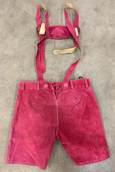 Foto uit de officiële melding: Deiters / Oktoberzauber Leather breeches - Babette - pink LEDerhosen (lederen rijbroek) — risico: Chemische risico's