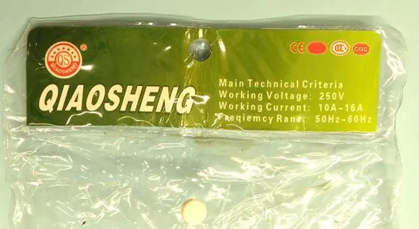 Foto aus der offiziellen Meldung: Qiaosheng DISPLACEMENT FUNCTION ADAPTER Netzverlängerungsleitung — Risiko: Elektrischer Schlag & Feuer