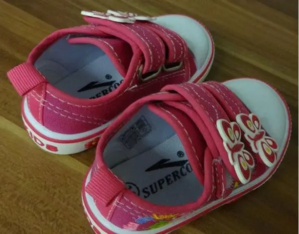 Foto aus der offiziellen Meldung: Supercool (kids) Kinderschuhe — Risiko: Ersticken