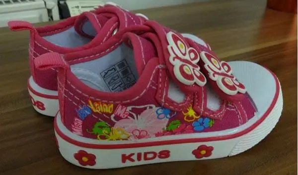 Foto aus der offiziellen Meldung: Supercool (kids) Kinderschuhe — Risiko: Ersticken