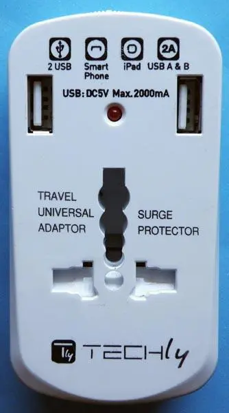 Foto aus der offiziellen Meldung: TECHly TRAVEL ADAPTER 2 USB, TRAVEL UNIVERSAL ADAPTOR Reiseadapter — Risiko: Elektrischer Schlag