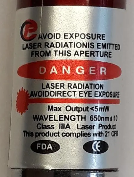 Foto aus der offiziellen Meldung: CP (on the product) 3in1 NEW LASER &amp; LED LIGHT; kis laser lámpa Laserpointer — Risiko: Sehschaden