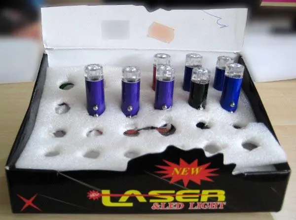 Foto aus der offiziellen Meldung: FX NEW LASER &amp;LED LIGHT; Laser Light Laserpointer — Risiko: Sehschaden