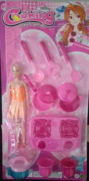 Foto do aviso oficial: Cooking - Play together! Boneca de plástico com conjunto de cozimento — risco: Químico