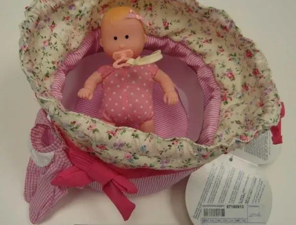 Foto do aviso oficial: Itsimagical Amanda&amp;family - Sophie Boneca de bebé — risco: Estrangulamento