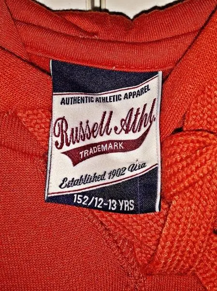 Foto aus der offiziellen Meldung: Russell Athletic Kapuzenpullover für Kinder — Risiko: Strangulierung