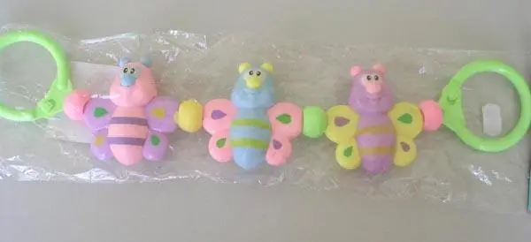 Photo from the official notice: Zheng he Toys Happy Baby rattle — choking risk
