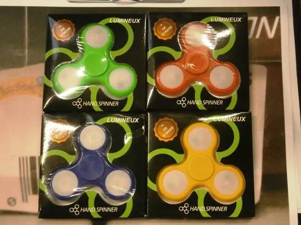 Foto uit de officiële melding: MGC Factory spinner HAND SPINNER LUMINEUX Fidget spinner — risico: Verwonding