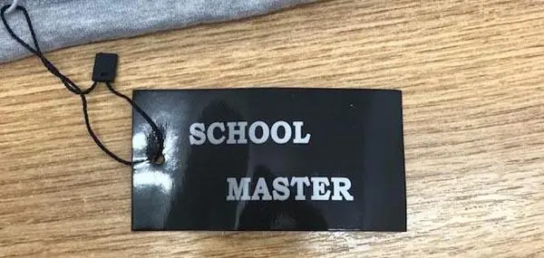 Foto uit de officiële melding: SCHOOL MASTER Kinderkleding set — risico: Verwonding