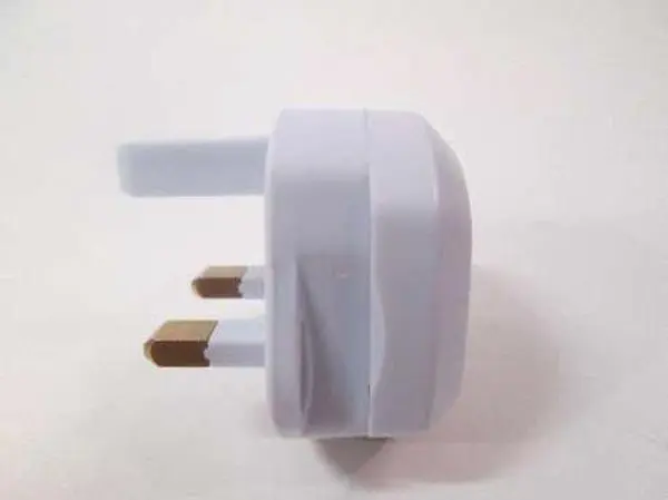 Foto aus der offiziellen Meldung: Yuadon Reisestecker Adapter — Risiko: Elektrischer Schlag