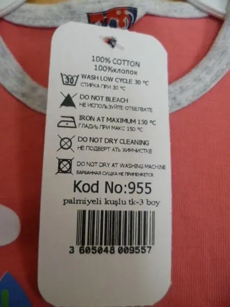 Foto aus der offiziellen Meldung: Kinderkleidungsset — Risiko: Ersticken
