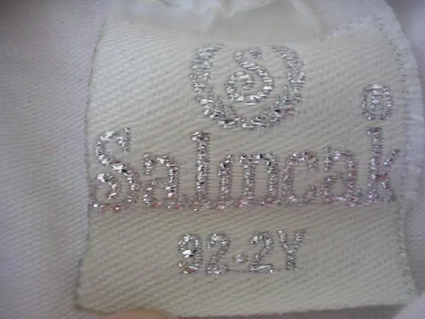 Foto aus der offiziellen Meldung: Salincak Kleidungsset für Mädchen — Risiko: Ersticken