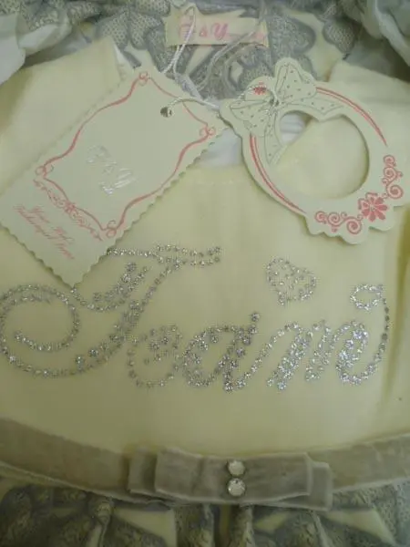 Foto aus der offiziellen Meldung: Lollitop Kinderkleidungsset — Risiko: Ersticken