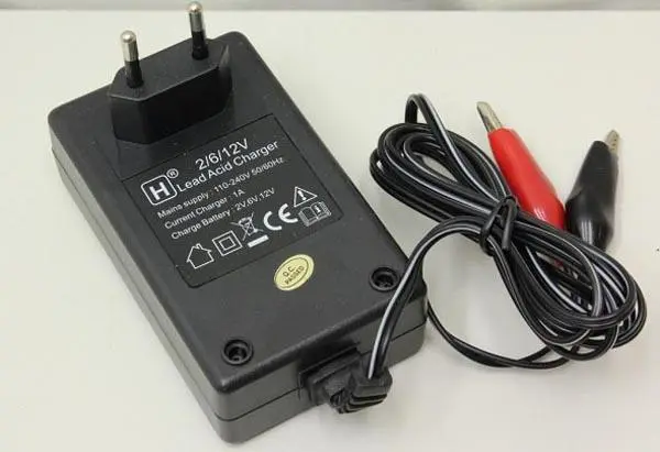 Photo de l’avis officiel: H Lead acid charger Chargeur de batterie — risque: Choc électrique