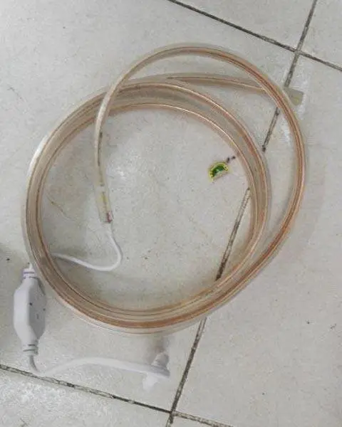 Foto aus der offiziellen Meldung: GNETIC GLASS 220V SMD LED STRIP LED-Lichtleiste — Risiko: Elektrischer Schlag