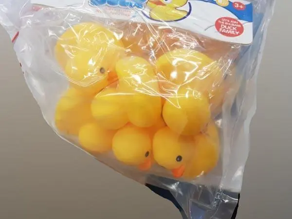 Photo from the official notice: Yellow Duck bath toy set — choking risk