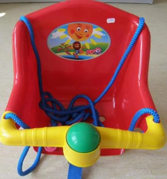 Photo from the official notice: Technok Hinta plastic swing — choking & injuries risk