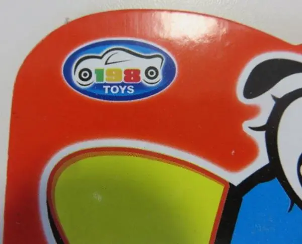 Foto aus der offiziellen Meldung: 198 TOYS Funny Car Spielzeugautos — Risiko: Ersticken